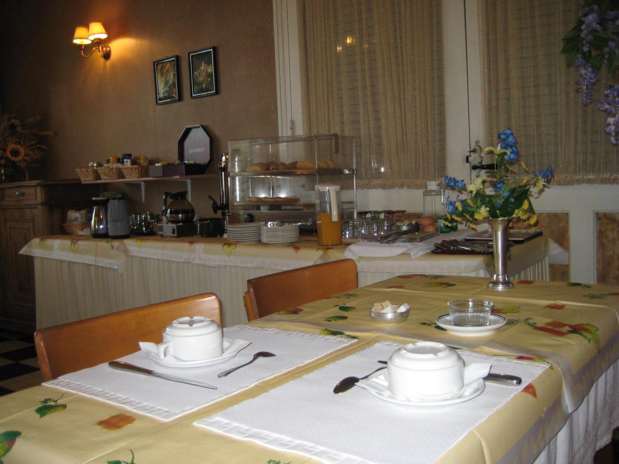 Hotel Bellevue De Tradition Familiale Morcenx Kültér fotó