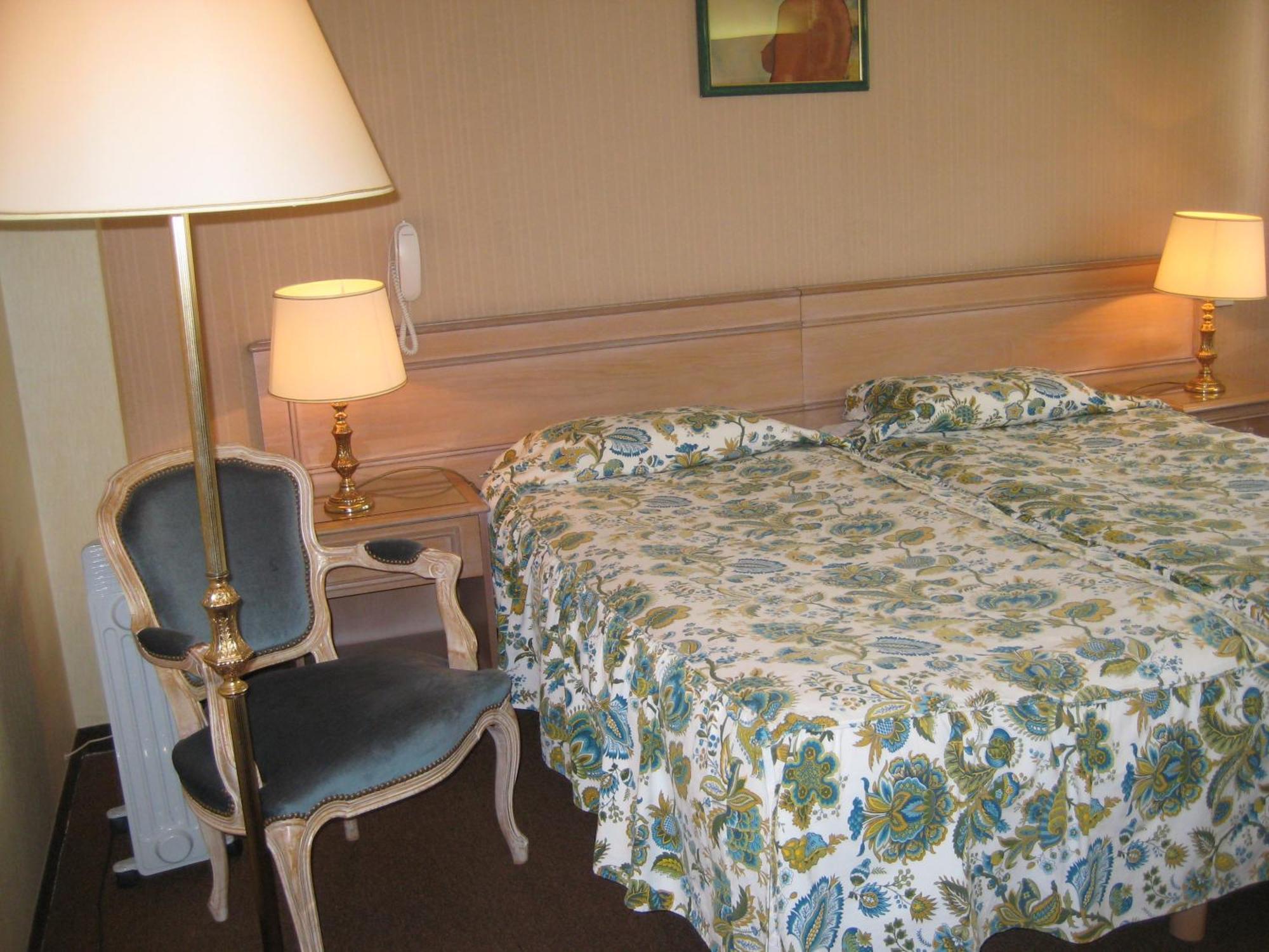Hotel Bellevue De Tradition Familiale Morcenx Kültér fotó