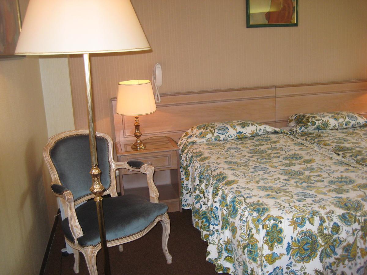 Hotel Bellevue De Tradition Familiale Morcenx Szoba fotó